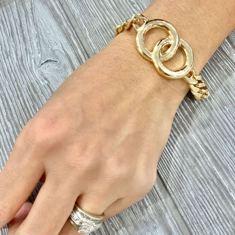 Gold double circle chain bracelet - Picture 7 of 7